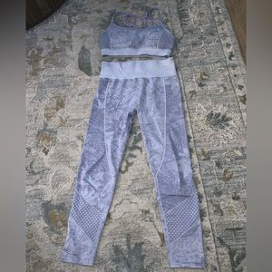 Fabletics Workout Set! Leggings and Matching Bra! Lavender pattern!